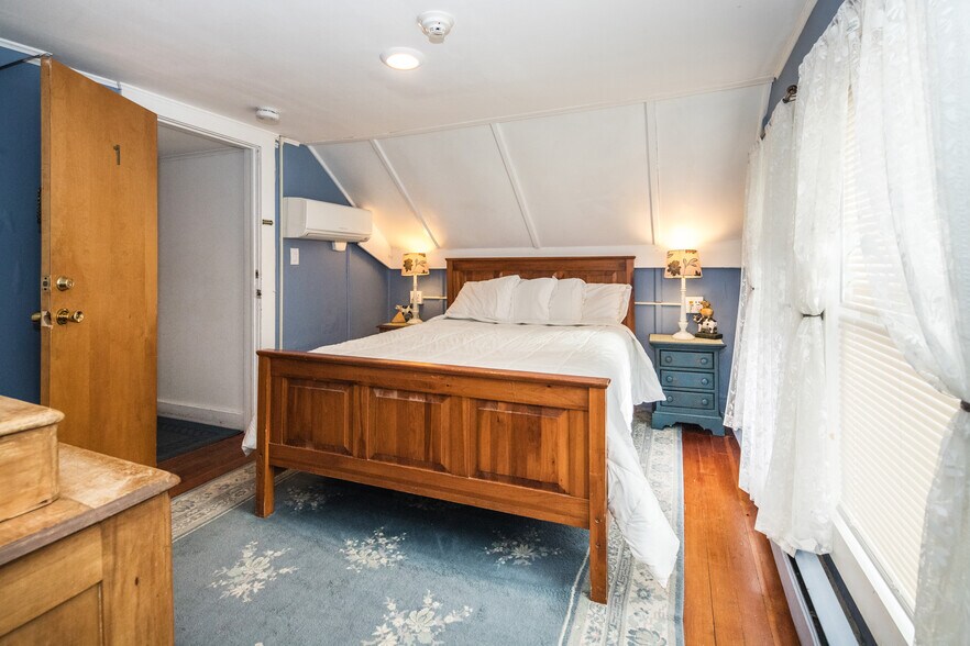 More Photos Of 78 Cream Hill Rd, Mendon Hospitality For Sale