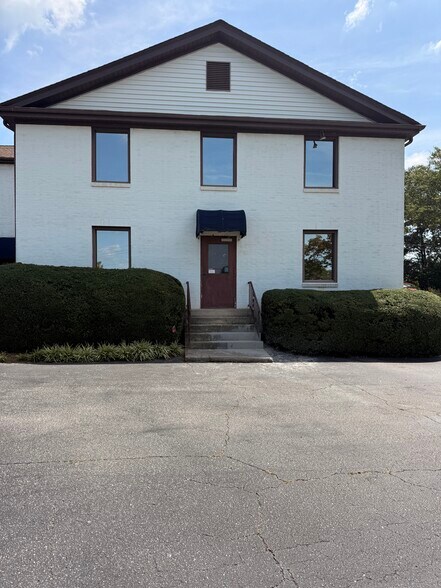 More Photos Of 710 Lowndes Hill Rd, Greenville Office For Lease
