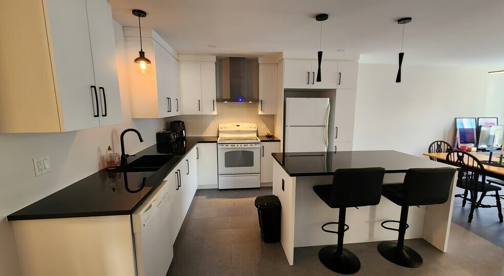 More Photos Of 715 Rue De La Bruère, Sherbrooke Apartments For Sale