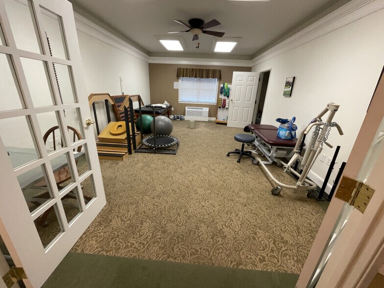 More Photos Of 1069 Klotz Rd, Bowling Green Medical For Sale