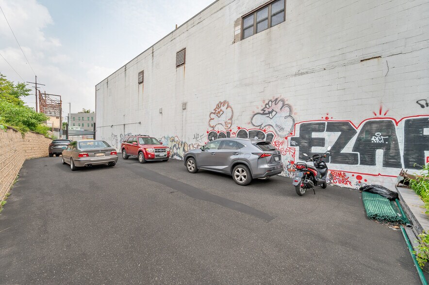 More Photos Of 2529 49th St, Astoria Manufacturing For Sale