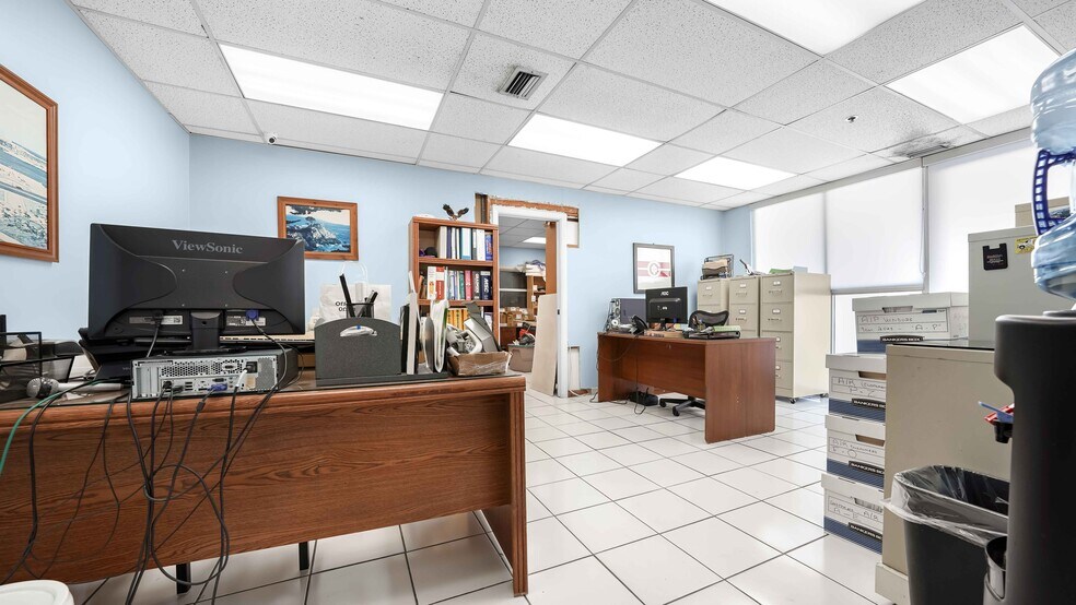 More Photos Of 7450 NW 41st St, Miami Manufacturing For Sale