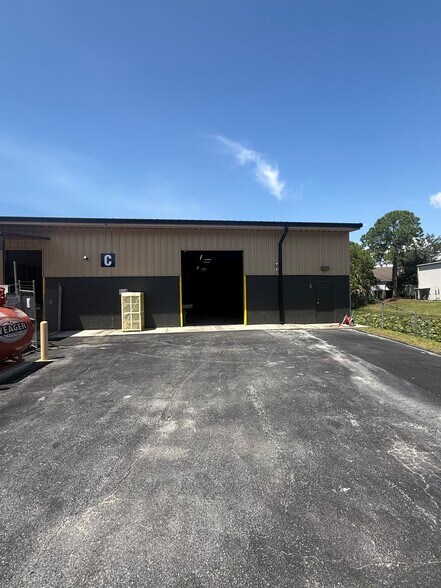 More Photos Of 2310 Success Dr, Odessa Warehouse For Lease
