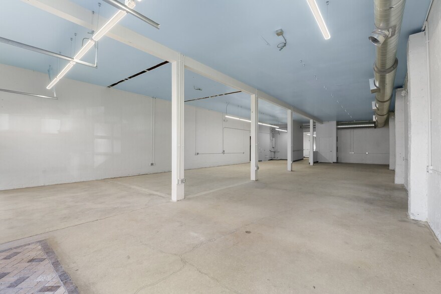 More Photos Of 127 SE 3rd St, Lees Summit Freestanding For Lease