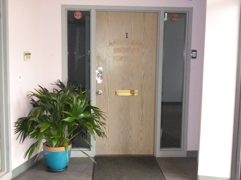 More Photos Of 258 E Meadow Ave, East Meadow Office For Sale