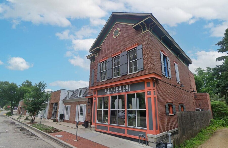 Primary Photo Of 117 S Butler St, Madison Freestanding For Lease