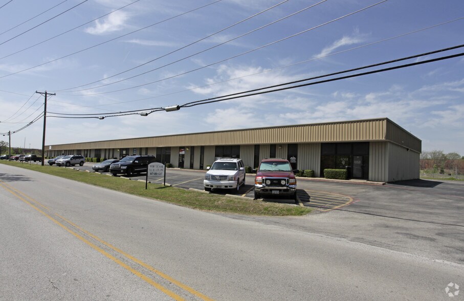 More Photos Of 500 N Kimball Ave, Southlake Showroom For Lease