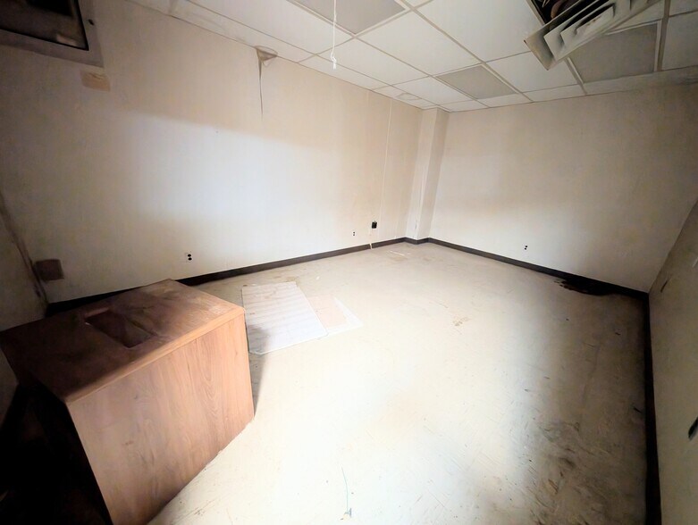 More Photos Of 1469 US Highway 59, Moran Manufacturing For Sale