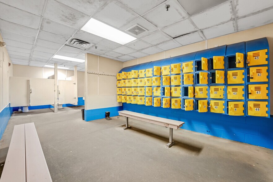 More Photos Of 86 Macarthur Dr, New Bedford Warehouse For Sale