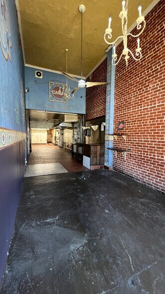 More Photos Of 530-532 Lake Park Ave, Oakland Restaurant For Lease
