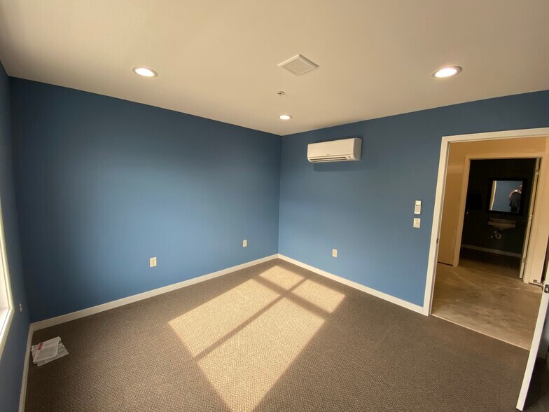 More Photos Of 4105 Transport Way, Weston Industrial For Lease