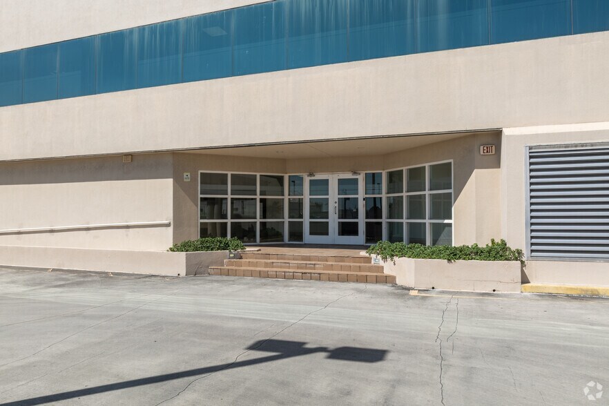 More Photos Of 1650 SE 17th St, Fort Lauderdale Office For Lease