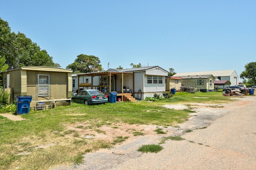 More Photos Of 603 S 3rd St, Kingfisher Manufactured Housing Mobile Home Park For Sale