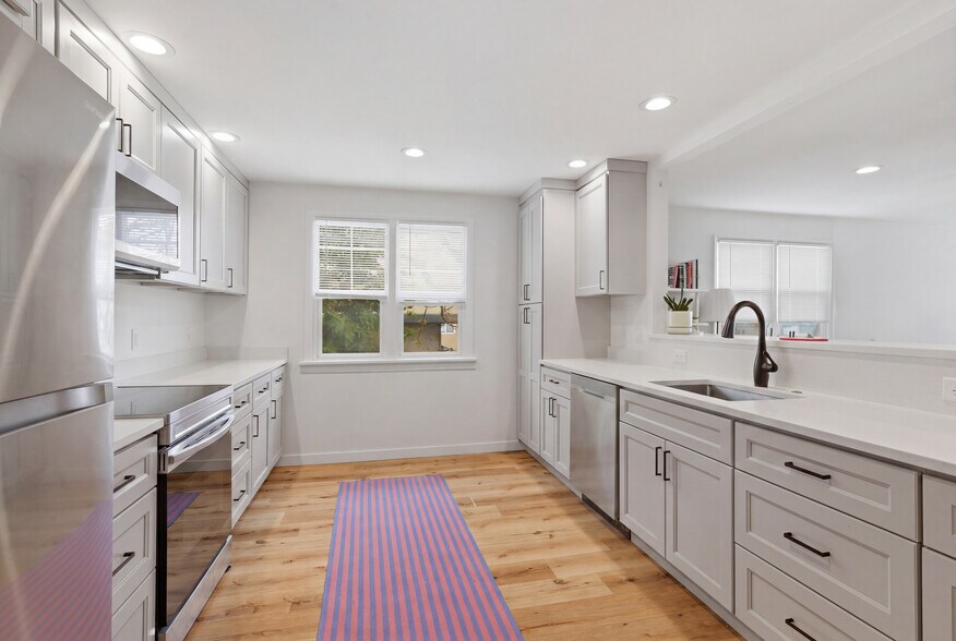 More Photos Of 1401 W Bertona St, Seattle Apartments For Sale