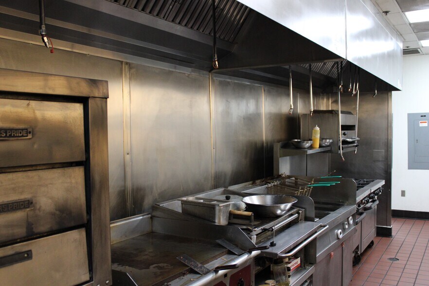 More Photos Of 2920 N Green Valley Pky, Henderson Office For Sale