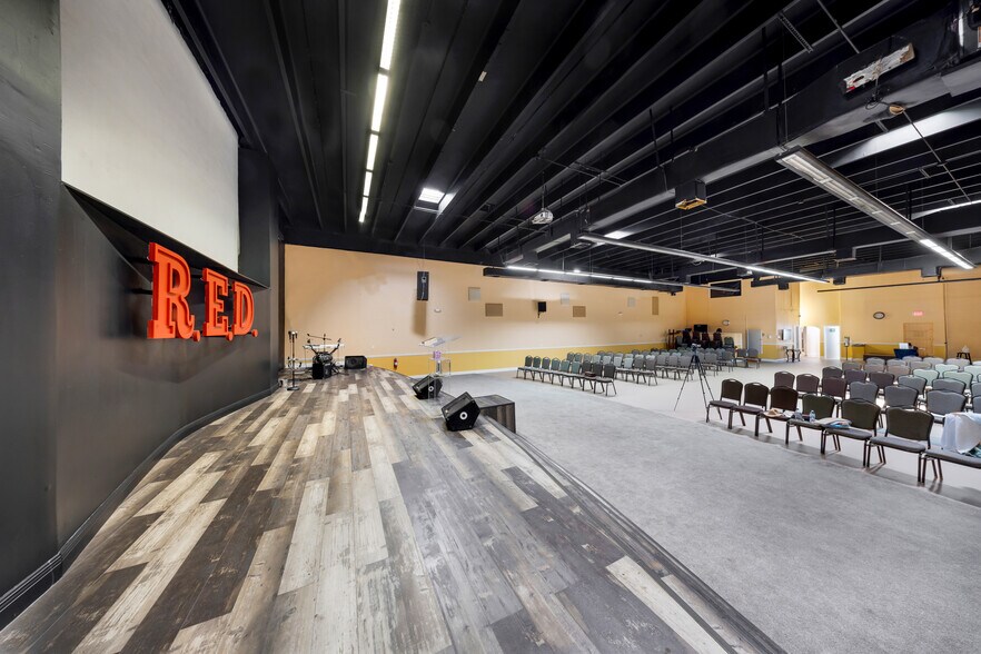 More Photos Of 2056 NW 23rd Ave, Miami Flex For Lease