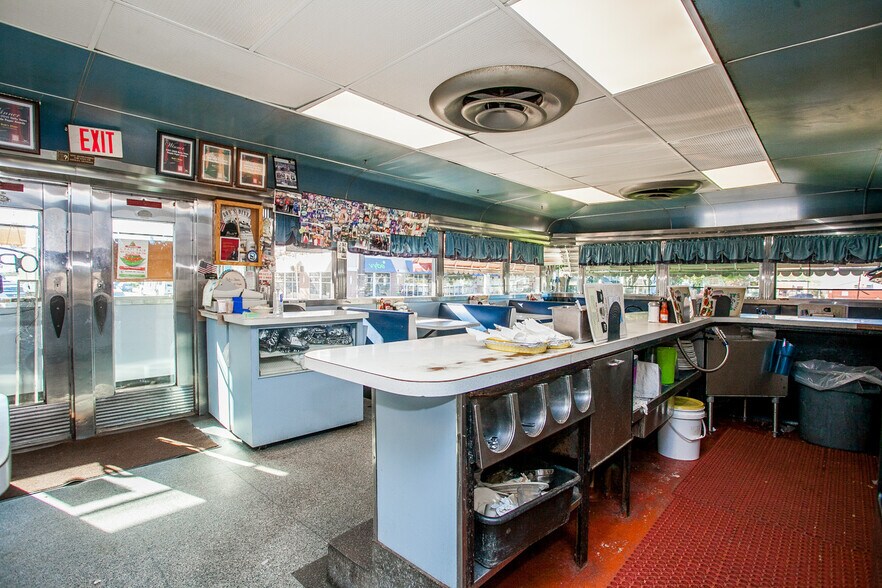 More Photos Of 6053 Ridge Ave, Philadelphia Restaurant For Sale