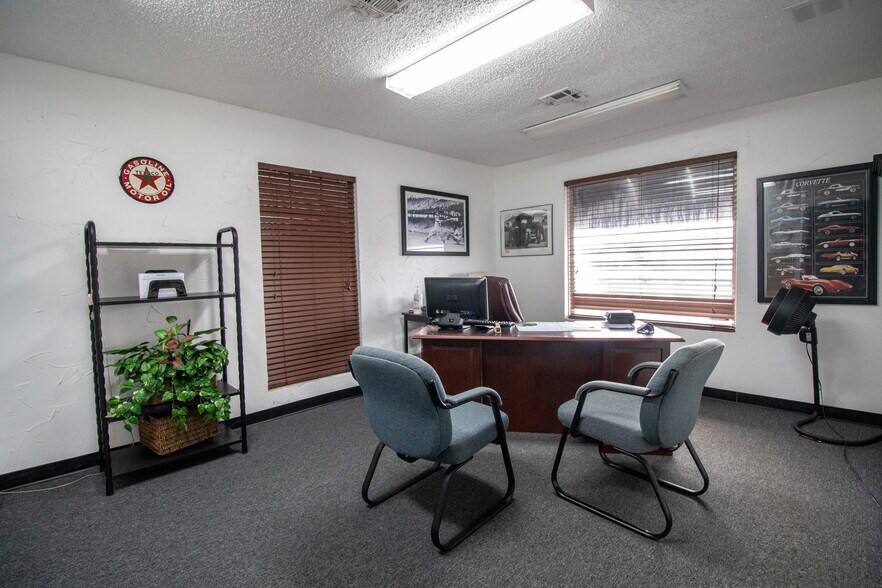 More Photos Of 1577 N FM 157, Mansfield General Retail For Sale
