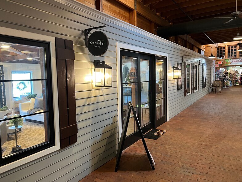 More Photos Of 310-340 Water St, Excelsior Freestanding For Lease