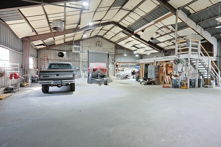 More Photos Of 390 N Front St, Coos Bay Industrial For Sale
