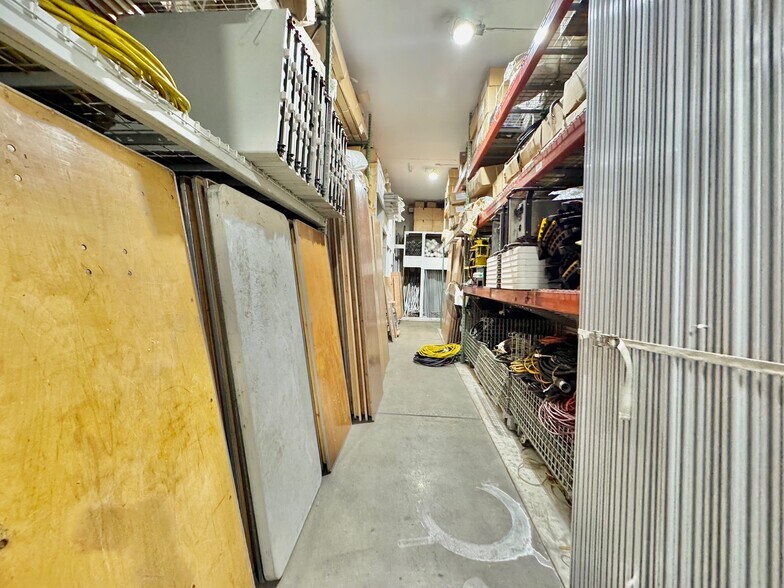 More Photos Of 81 Sheridan Blvd, Inwood Warehouse For Sale
