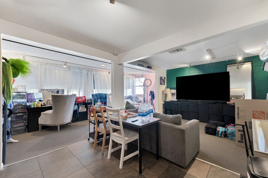 More Photos Of 4110 W Burbank Blvd, Burbank Office Residential For Sale
