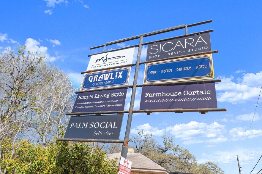 More Photos Of 330 W Mercer St, Dripping Springs Freestanding For Lease