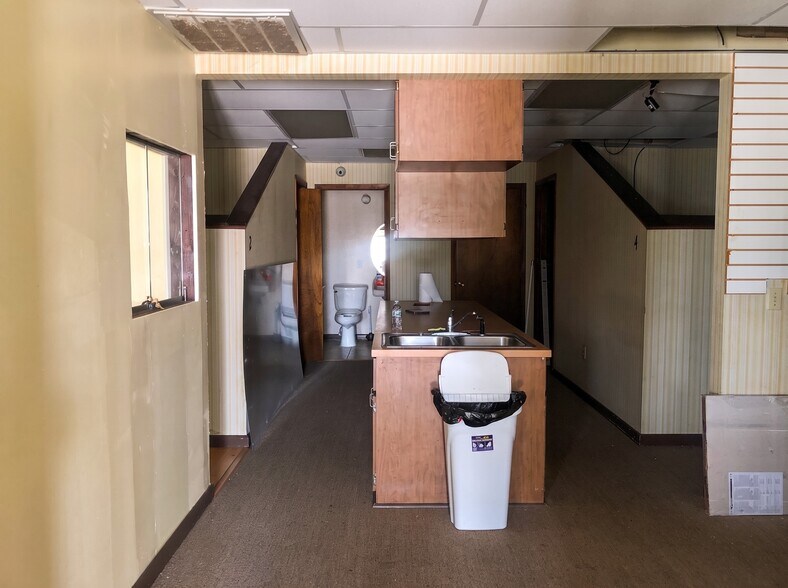 More Photos Of 302 W Main St, Bowling Green Healthcare For Sale