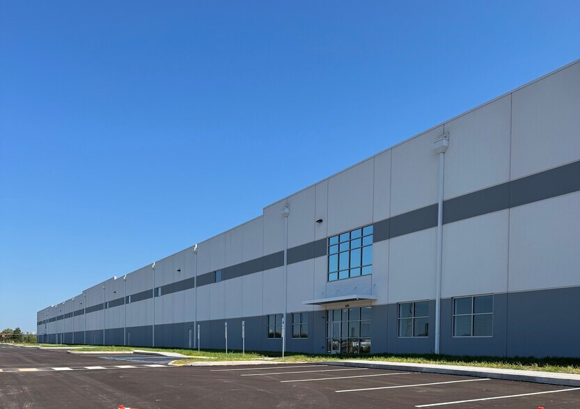 More Photos Of 1600 Delp Dr, Harleysville Distribution For Lease