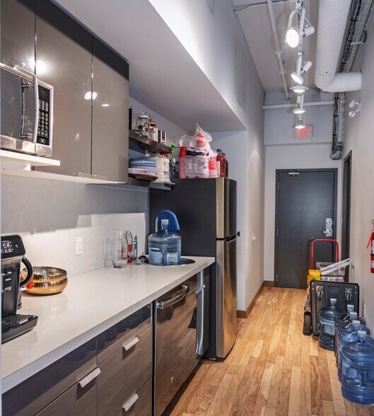 More Photos Of 805 1st St SW, Calgary Storefront Retail Office For Lease