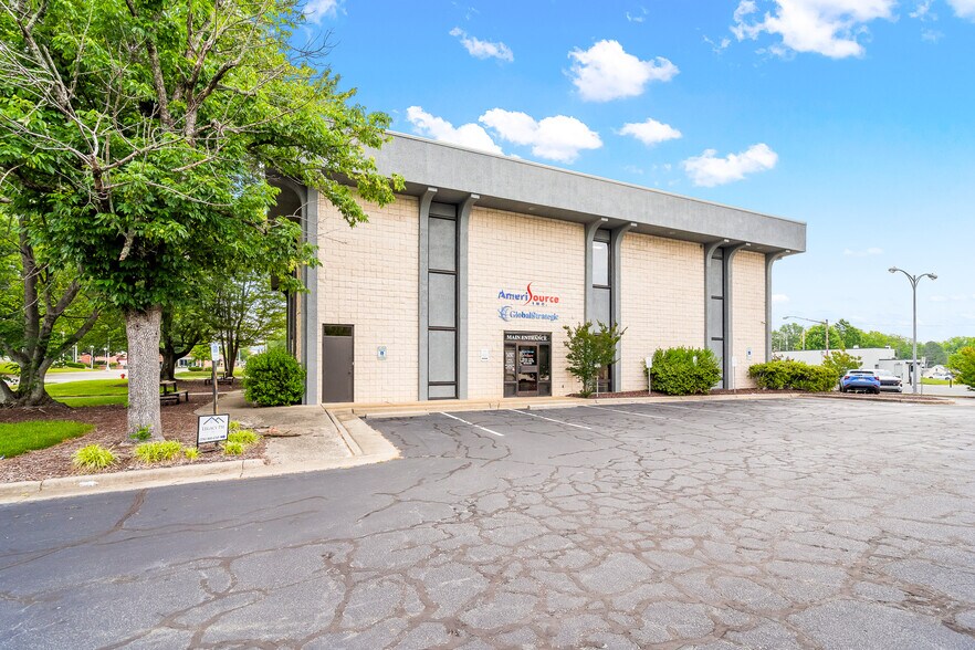 More Photos Of 508 S Lexington Ave, Burlington Office For Sale