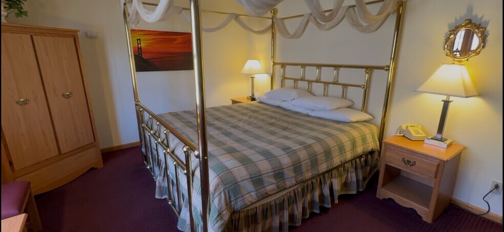 More Photos Of 726 S Highway 35, Saint Croix Falls Hotel For Sale