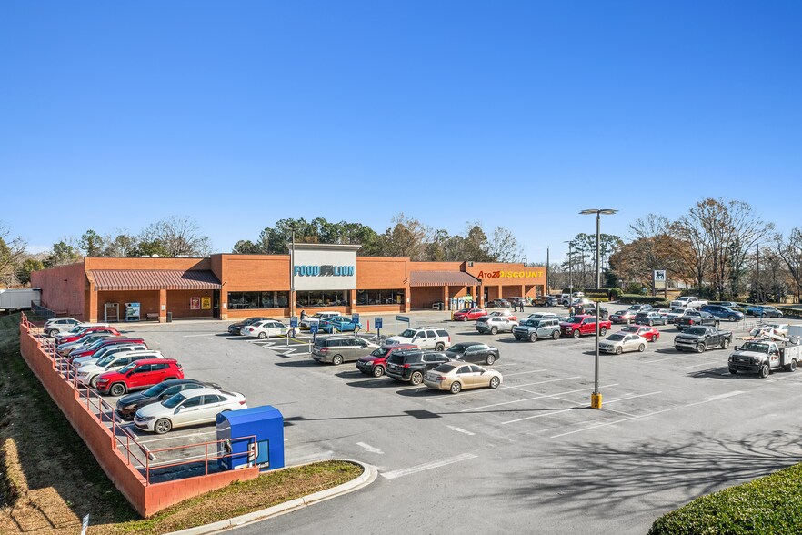 More Photos Of 605 Travis Ave, Saluda Supermarket For Sale