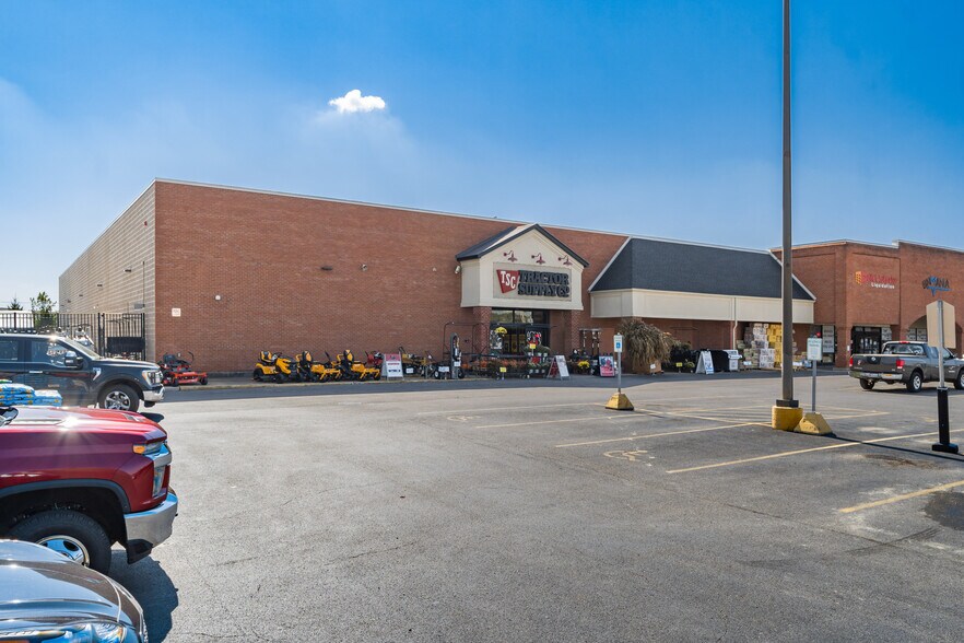 More Photos Of 659-733 W Coshocton St, Johnstown Unknown For Lease