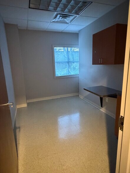 More Photos Of 97 Cedar Grove Ln, Somerset Office For Lease