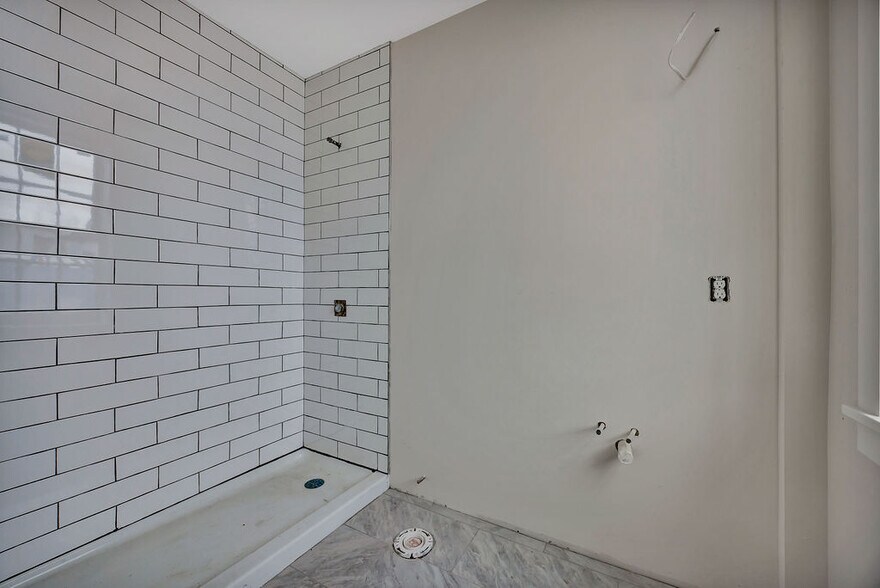 More Photos Of 4000 Colerain Ave, Cincinnati Apartments For Lease
