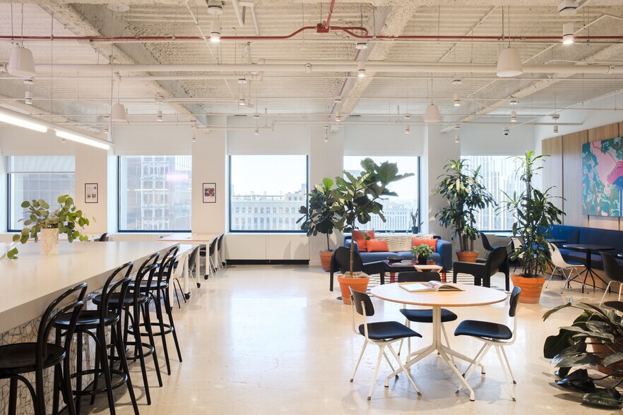 More Photos Of 222 S Riverside Plz, Chicago Coworking Space