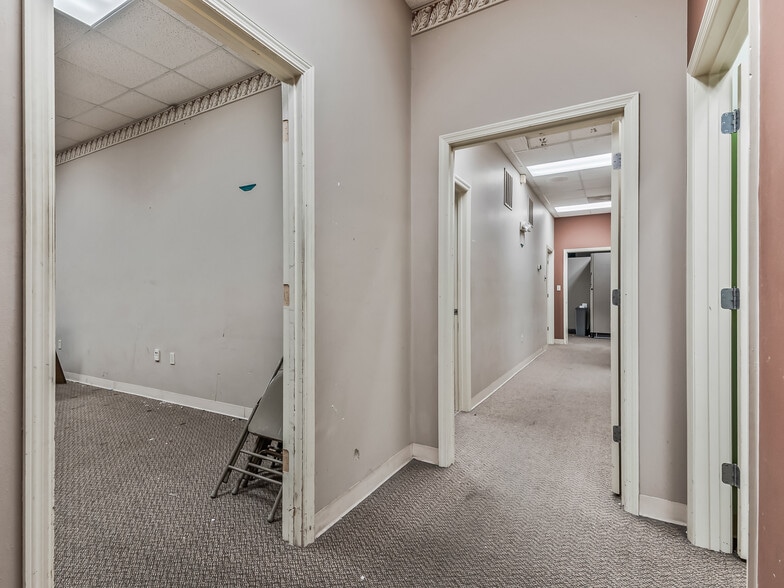 More Photos Of 2016 N Point Blvd, Tallahassee Office For Sale