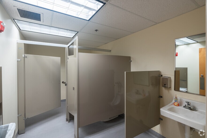 More Photos Of 401 E 124th Ave, Thornton Industrial For Sale