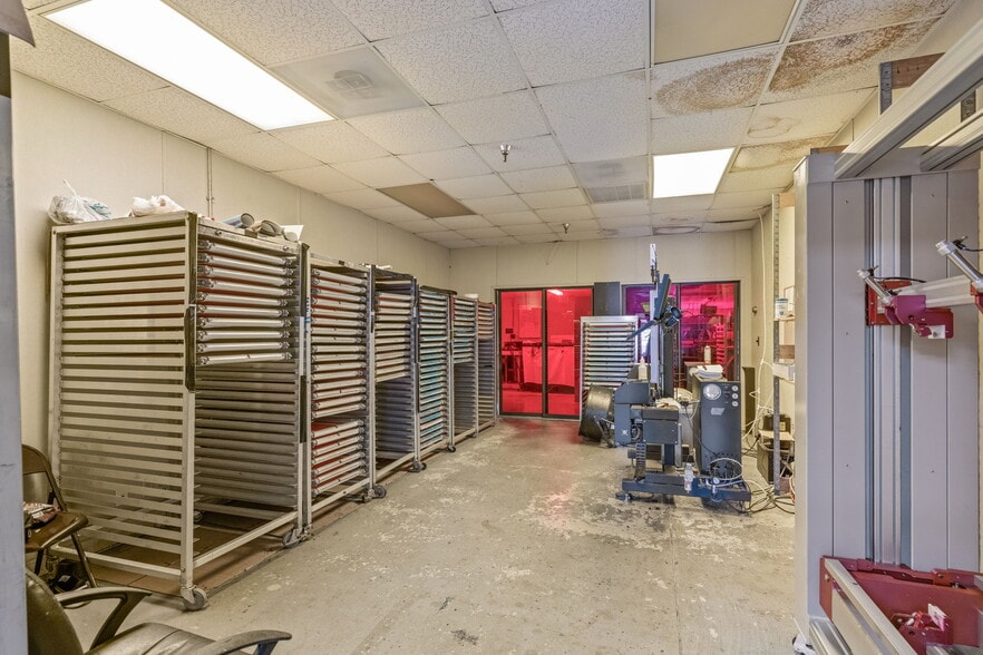 More Photos Of 6580 E Skelly Dr, Tulsa Manufacturing For Sale