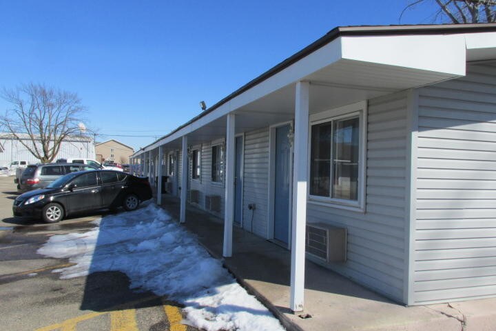 More Photos Of 2102 E Main St, Albert Lea Hotel For Sale