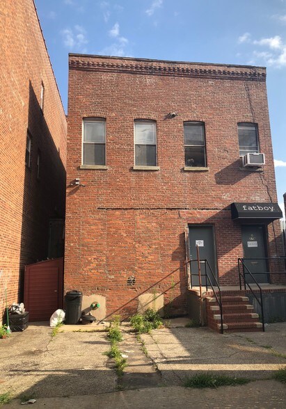 More Photos Of 279 Frost St, Brooklyn Light Distribution For Lease