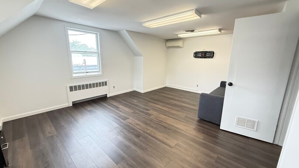 More Photos Of 74 Merrick Rd, Amityville Storefront Retail Office For Sale