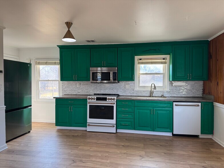 More Photos Of 6410 Transylvania Beach Rd, Prospect Specialty For Sale