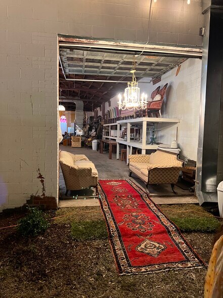 More Photos Of 302 Williams St, Fayetteville Flex For Sale