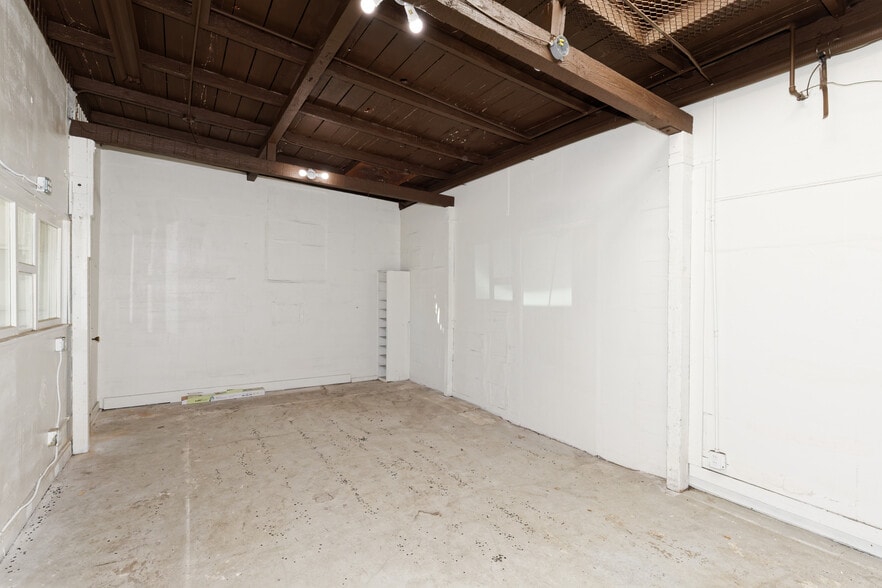 More Photos Of 2986 Chapman St, Oakland Warehouse For Lease