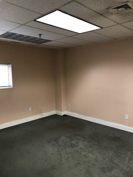 More Photos Of 20 Crescent St, Stamford Warehouse For Sale