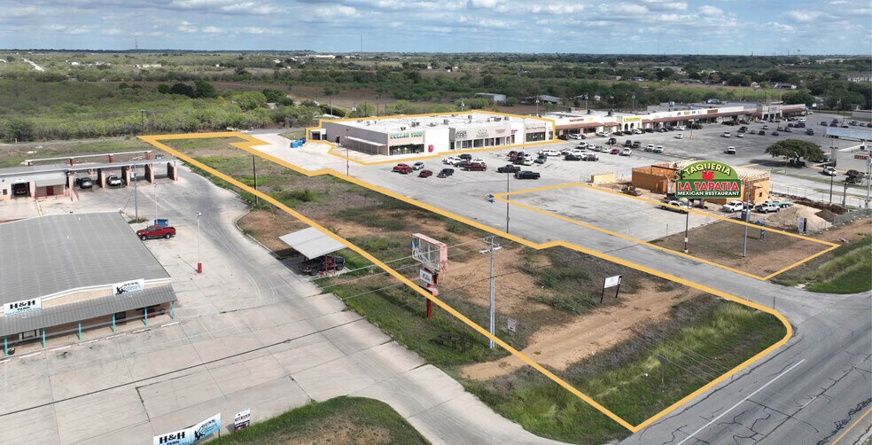 More Photos Of 534-540 10th St, Floresville Unknown For Lease