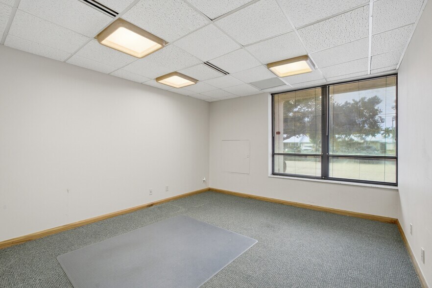More Photos Of 900 SE Ocean Blvd, Stuart Medical For Sale