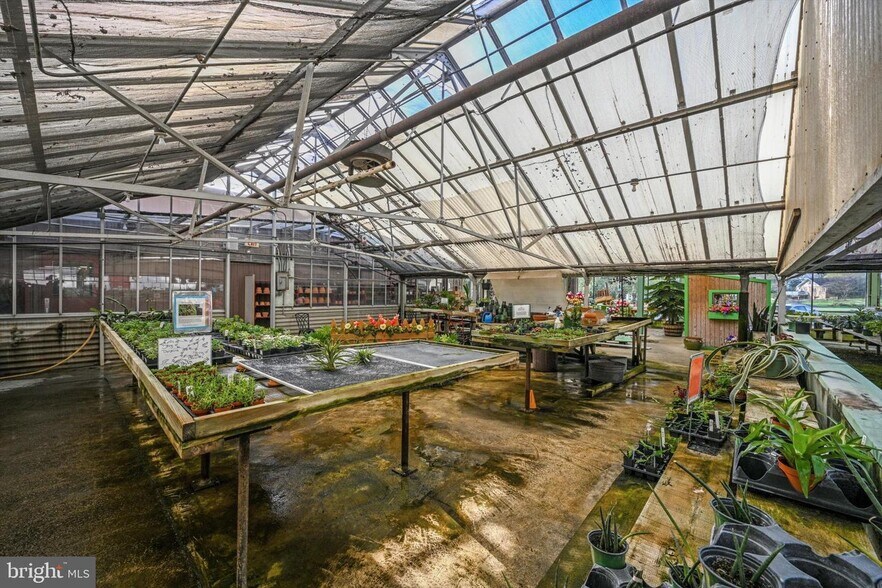 More Photos Of 501 W Washington Ave, Myerstown General Retail For Sale